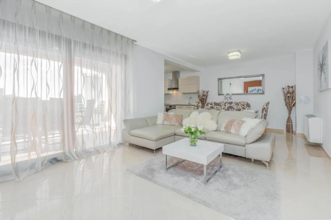 Villa Mirjana With Private Pool Mugeba